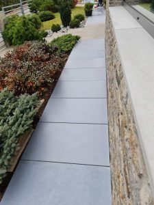 plyty z betonu architektonicznego ogrodowe 225x300 - Płyty z betonu architektonicznego na taras i do ogrodu