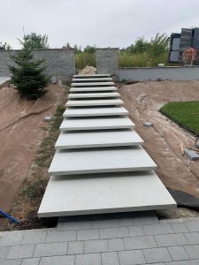 stpnie betonowe ogrod pmdesign 225x300 - Płyty z betonu architektonicznego na taras i do ogrodu
