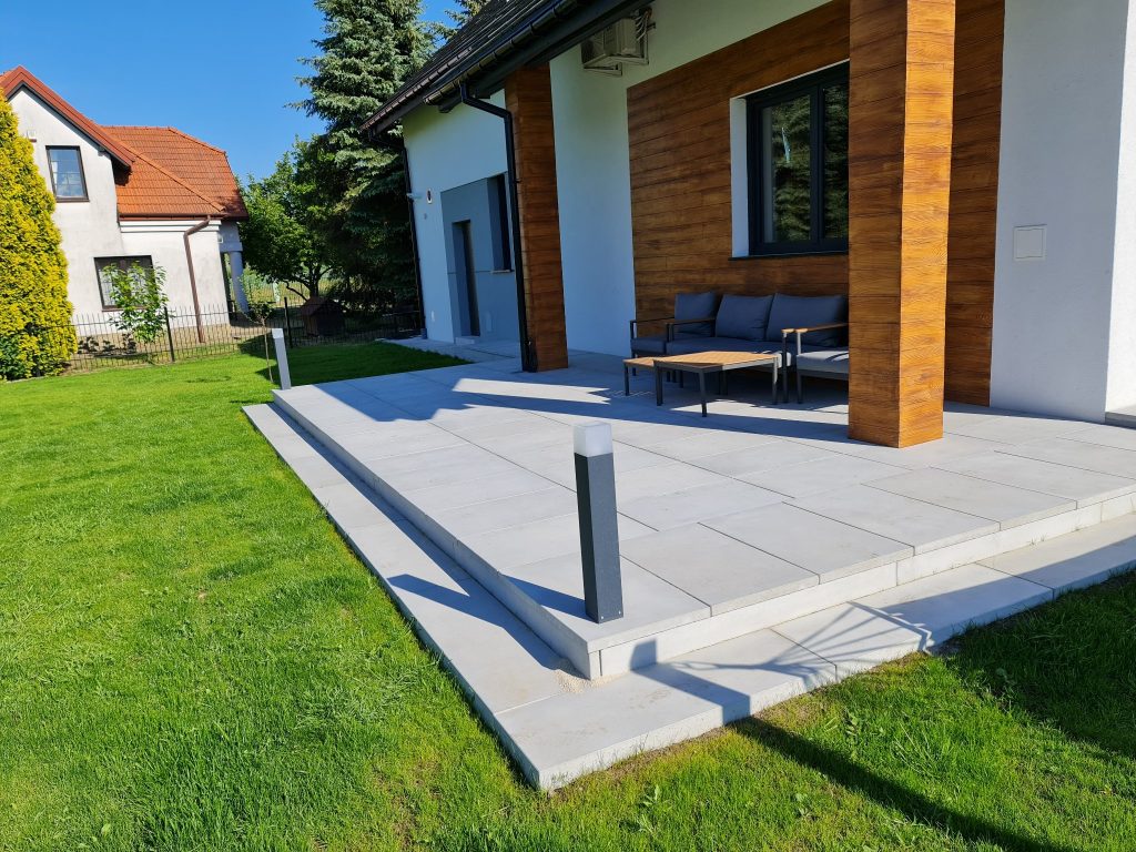 plyty betonowe taras ogrod pmdesign 1024x768 - Płyty z betonu architektonicznego w ogrodzie - jakie wybrać?